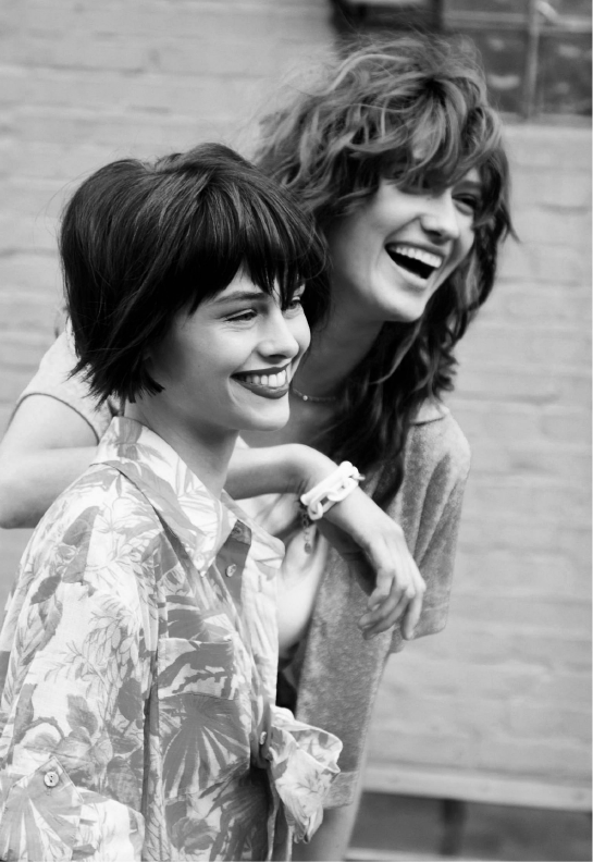 Réalisation de coiffure unique pour les femmes avec de multiples prestations